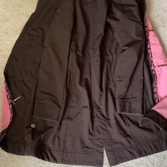 Lululemon Coffee Brown Utility Jacket with Pink Lining Fits size US 8 - Picture 3 of 5